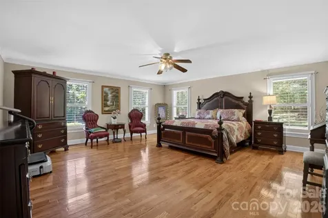 8234 Dennis Road Charlotte NC 28227