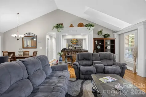8234 Dennis Road Charlotte NC 28227