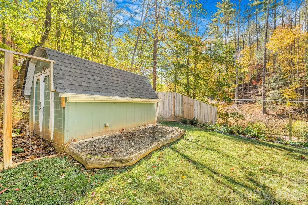 226 Fish Pond Lane Burnsville NC 28714