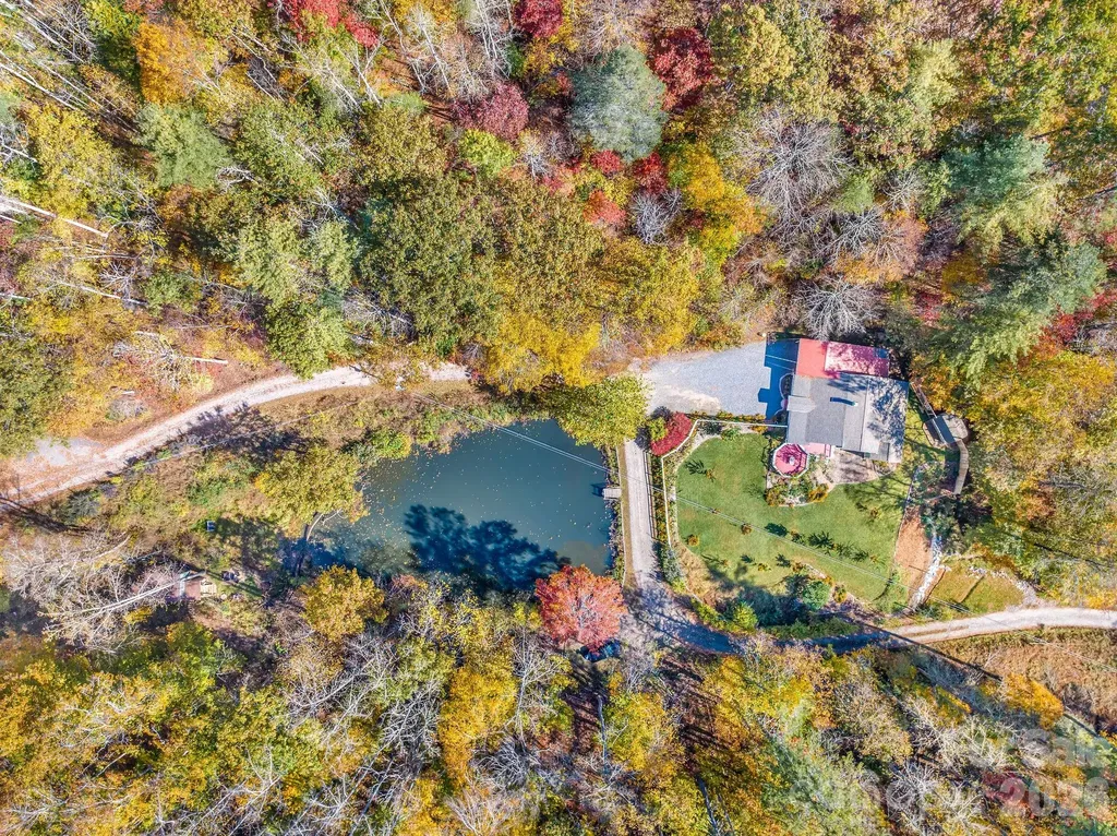 226 Fish Pond Lane Burnsville NC 28714