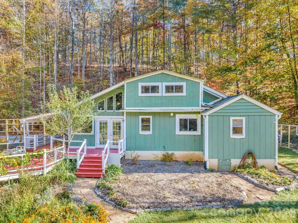 226 Fish Pond Lane Burnsville NC 28714