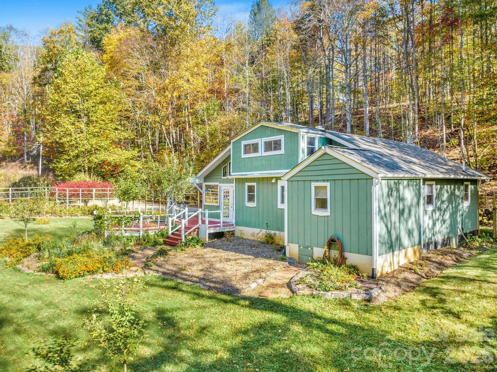 226 Fish Pond Lane Burnsville NC 28714