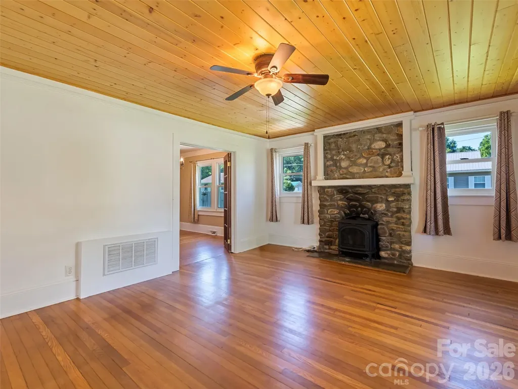 40 Avery Street Waynesville NC 28786