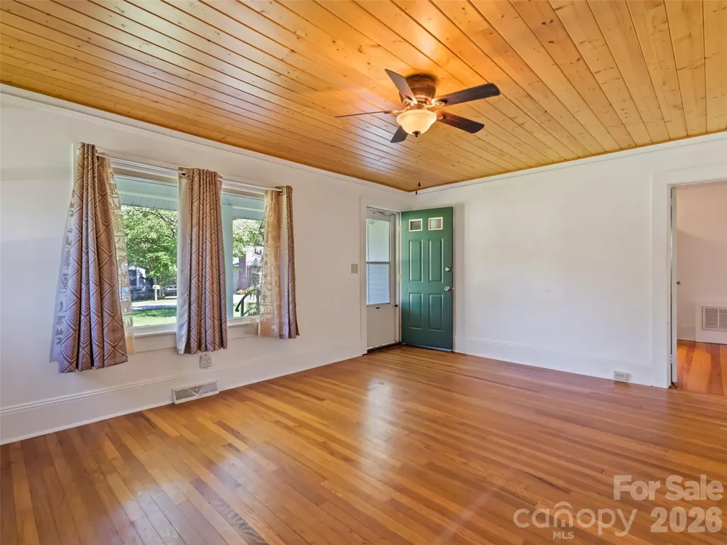 40 Avery Street Waynesville NC 28786
