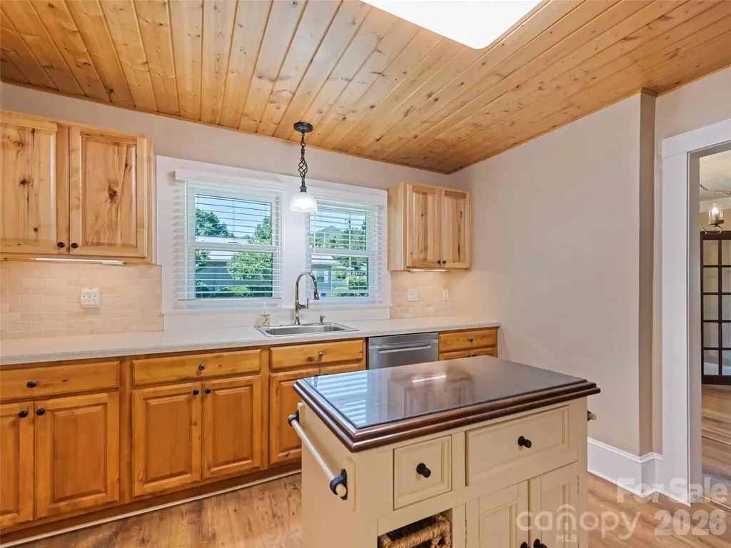40 Avery Street Waynesville NC 28786