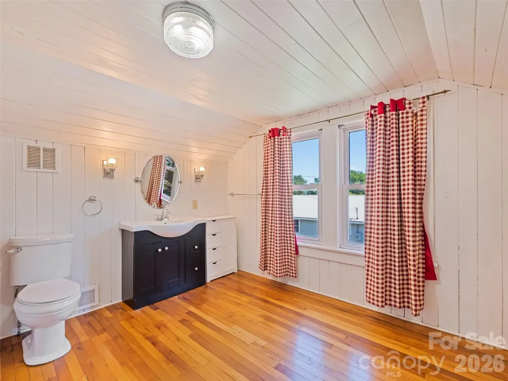 40 Avery Street Waynesville NC 28786
