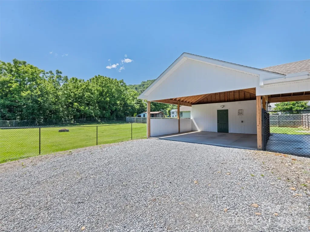 40 Avery Street Waynesville NC 28786