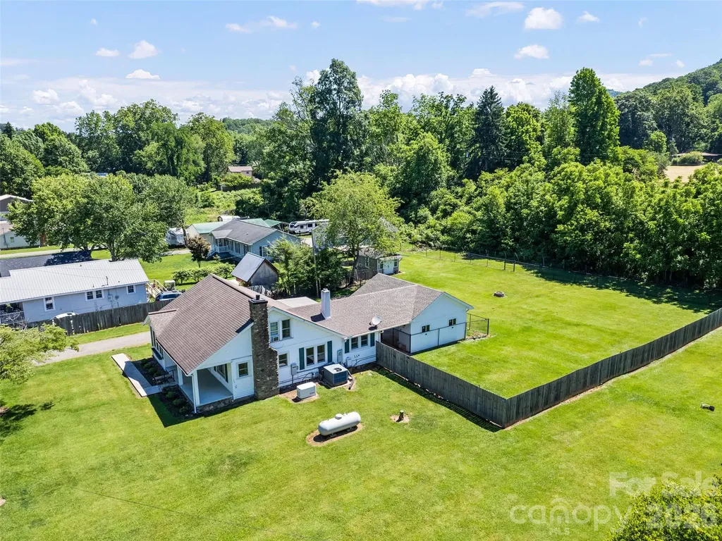 40 Avery Street Waynesville NC 28786