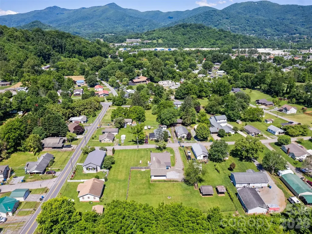 40 Avery Street Waynesville NC 28786