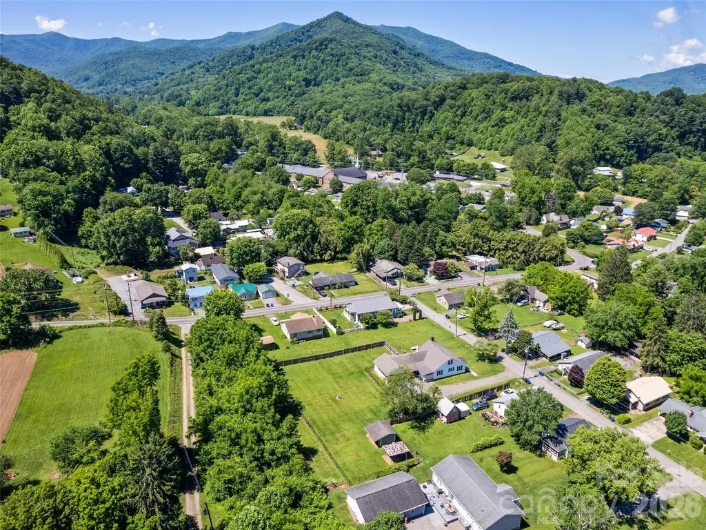 40 Avery Street Waynesville NC 28786