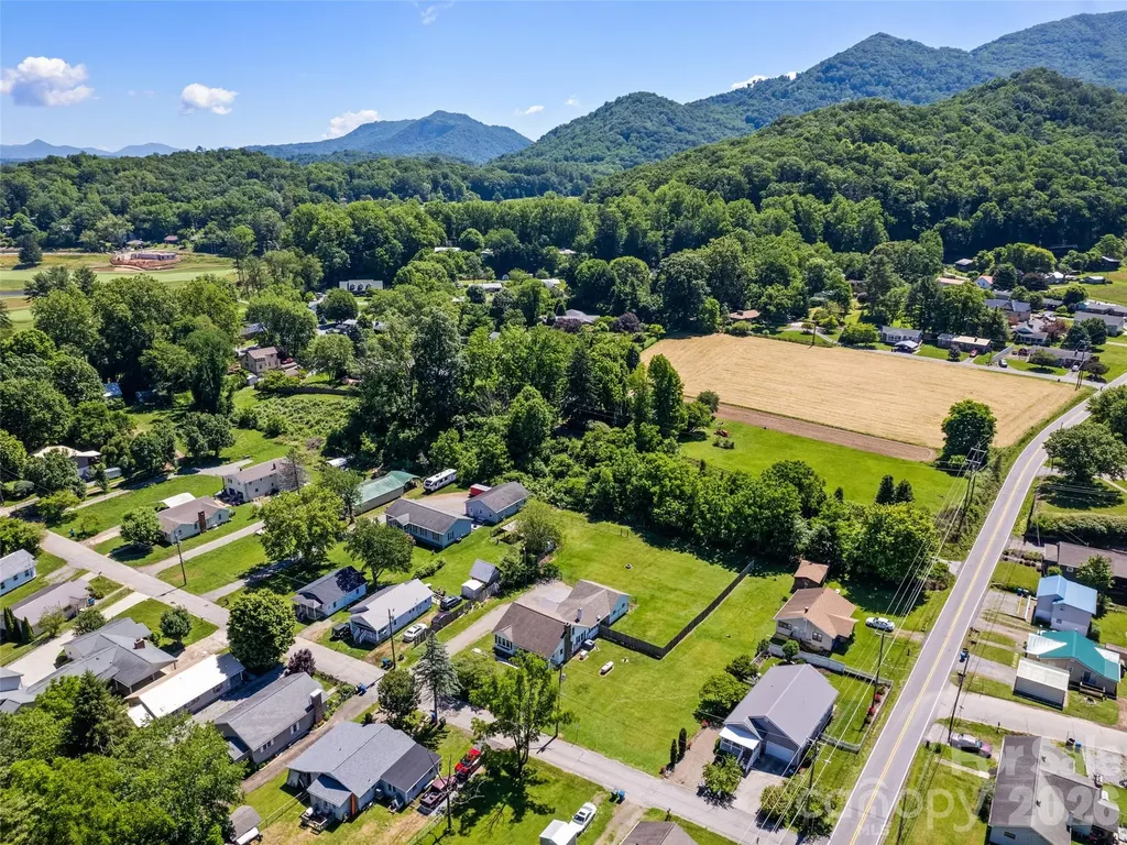 40 Avery Street Waynesville NC 28786