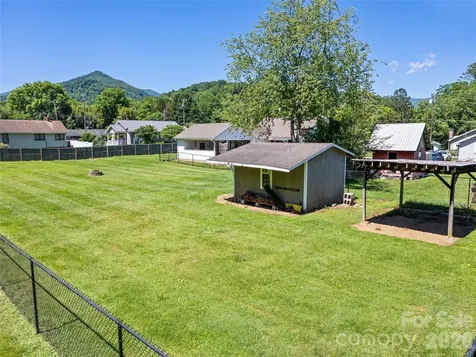 40 Avery Street Waynesville NC 28786