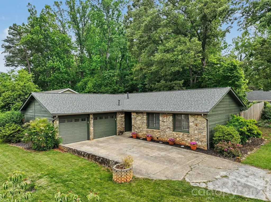 21 Glen Meadows Road Arden NC 28704