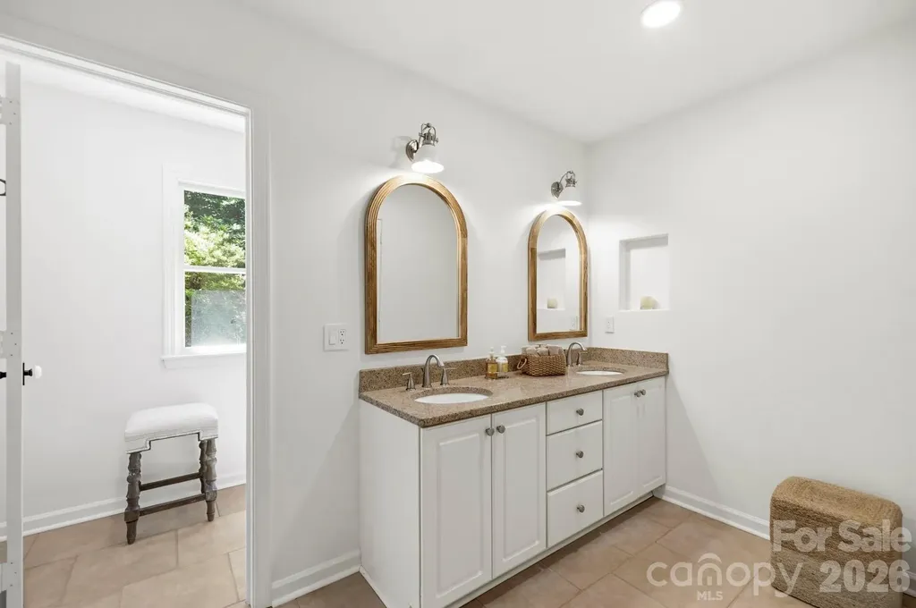 212 Estate Drive Hendersonville NC 28739