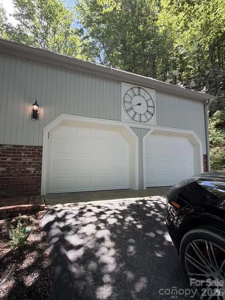 212 Estate Drive Hendersonville NC 28739