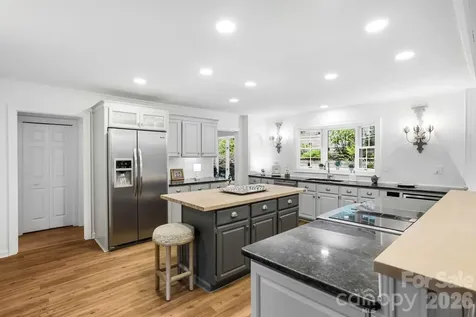 212 Estate Drive Hendersonville NC 28739