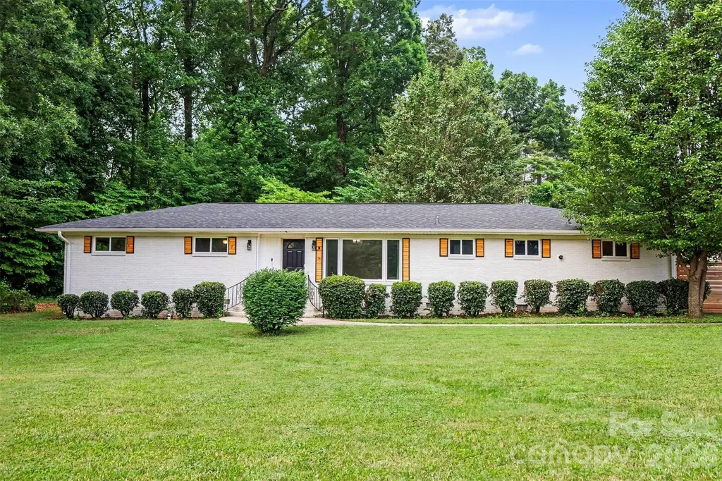 7048 Delta Lake Drive Charlotte NC 28215