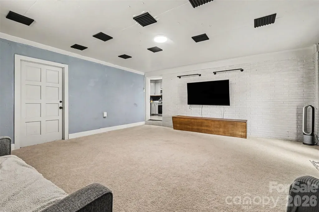 7048 Delta Lake Drive Charlotte NC 28215