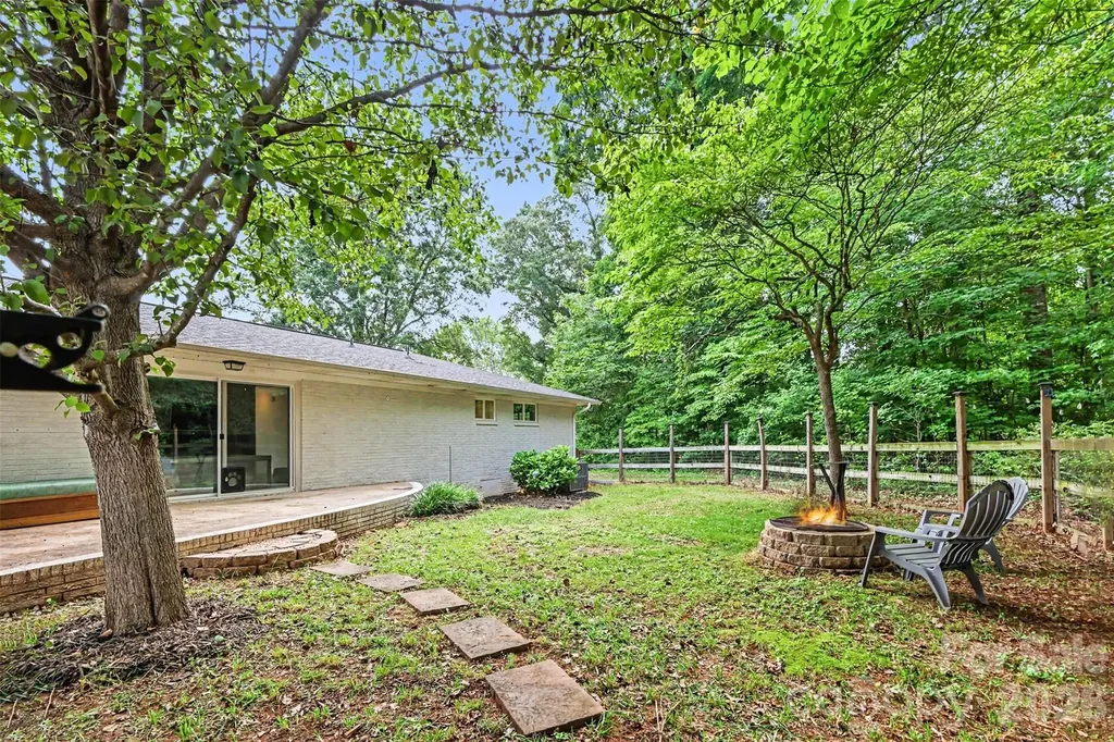 7048 Delta Lake Drive Charlotte NC 28215