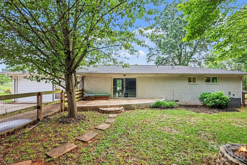 7048 Delta Lake Drive Charlotte NC 28215