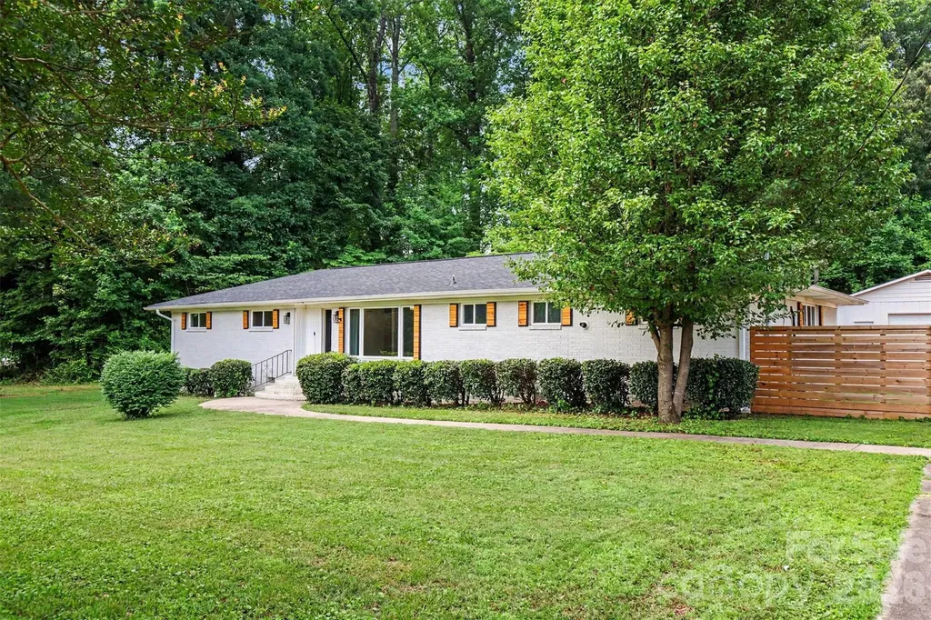 7048 Delta Lake Drive Charlotte NC 28215