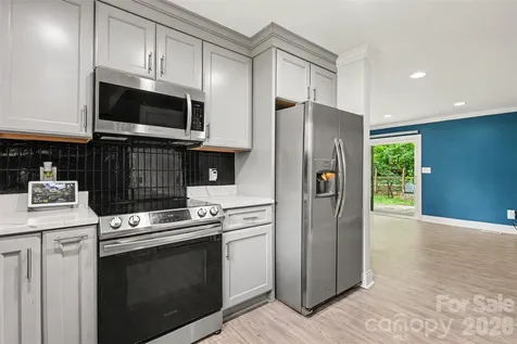 7048 Delta Lake Drive Charlotte NC 28215
