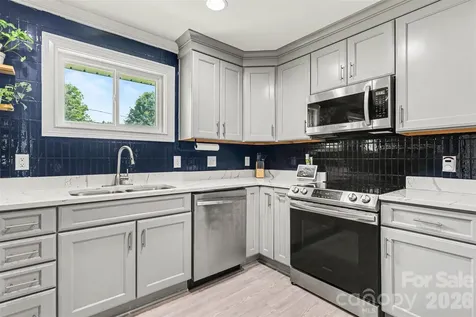7048 Delta Lake Drive Charlotte NC 28215