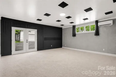7048 Delta Lake Drive Charlotte NC 28215