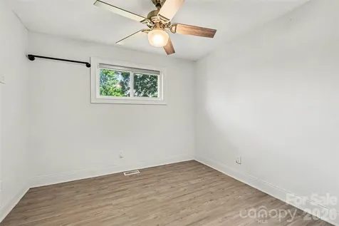 7048 Delta Lake Drive Charlotte NC 28215