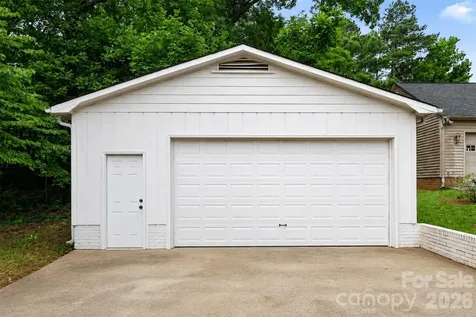 7048 Delta Lake Drive Charlotte NC 28215