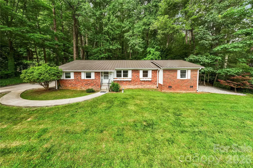 421 Comet Drive Hendersonville NC 28791