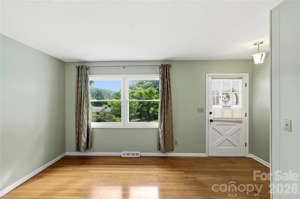 421 Comet Drive Hendersonville NC 28791