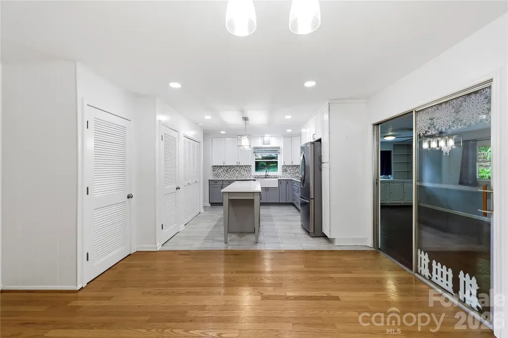 421 Comet Drive Hendersonville NC 28791