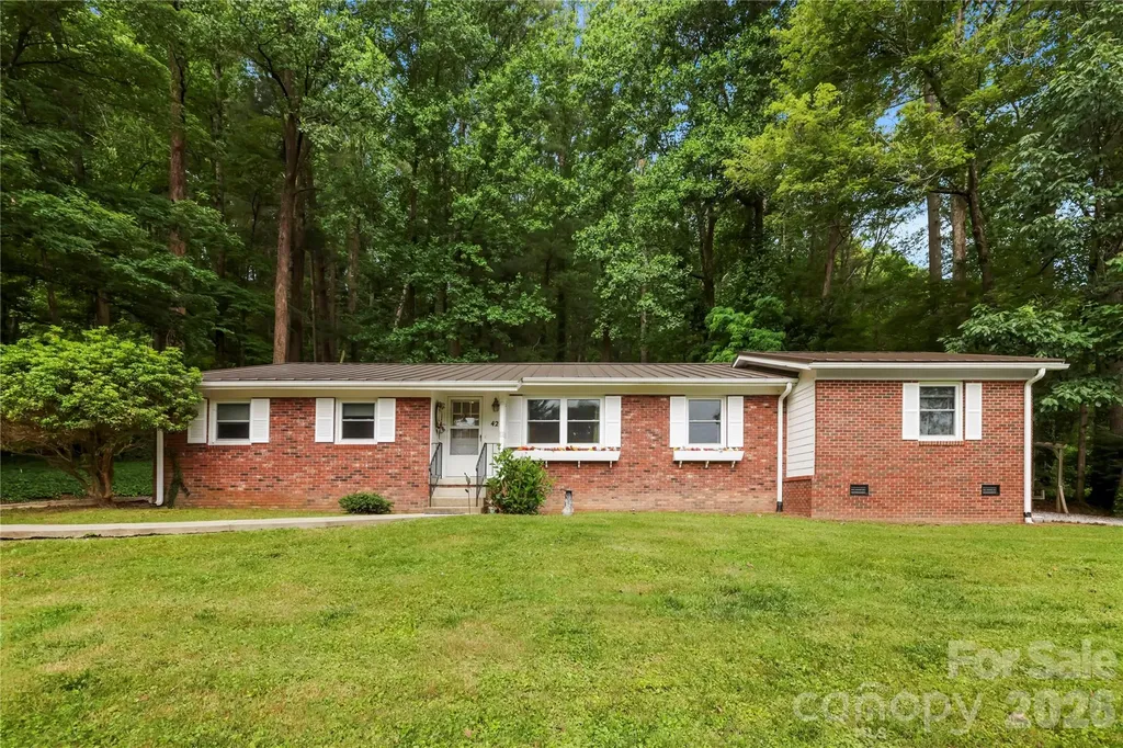 421 Comet Drive Hendersonville NC 28791