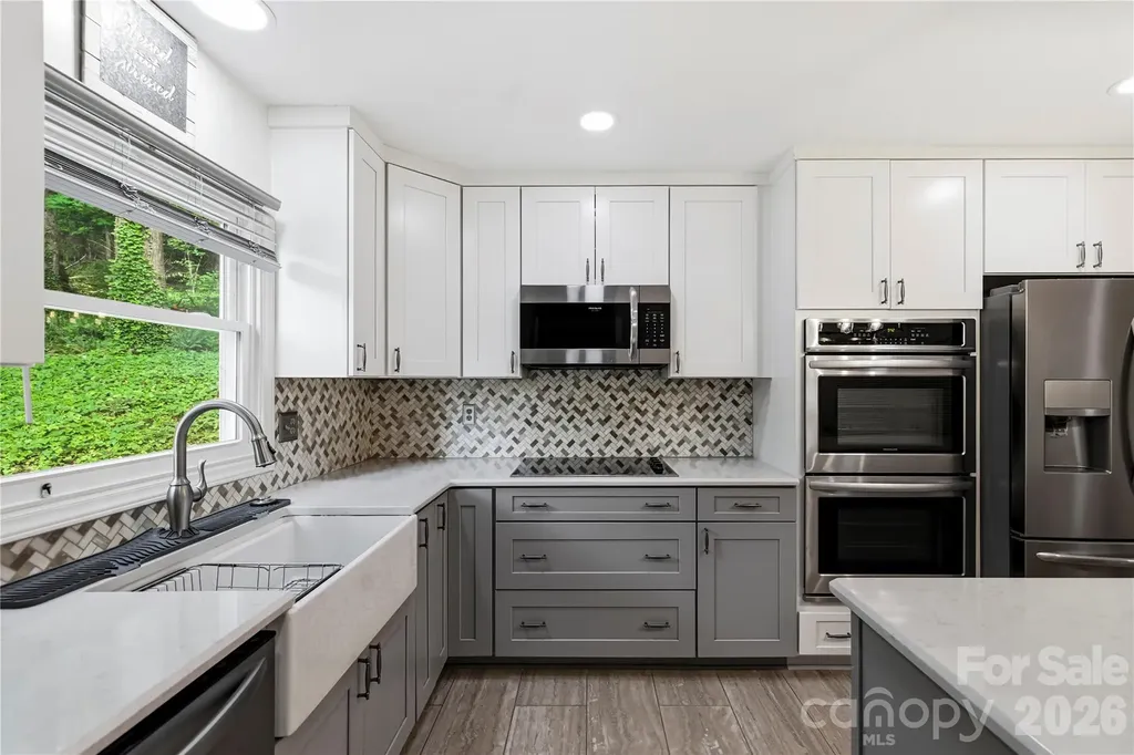 421 Comet Drive Hendersonville NC 28791