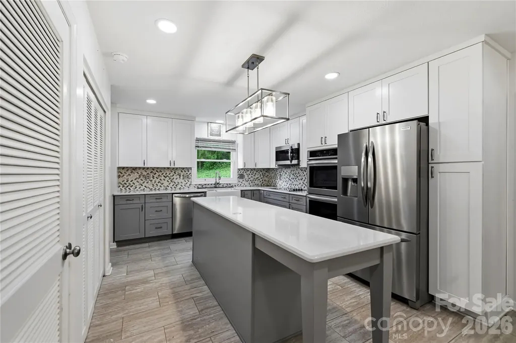 421 Comet Drive Hendersonville NC 28791