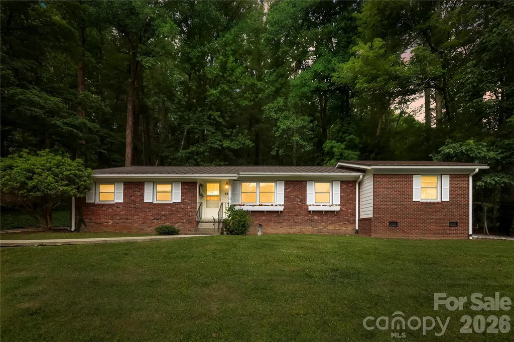 421 Comet Drive Hendersonville NC 28791