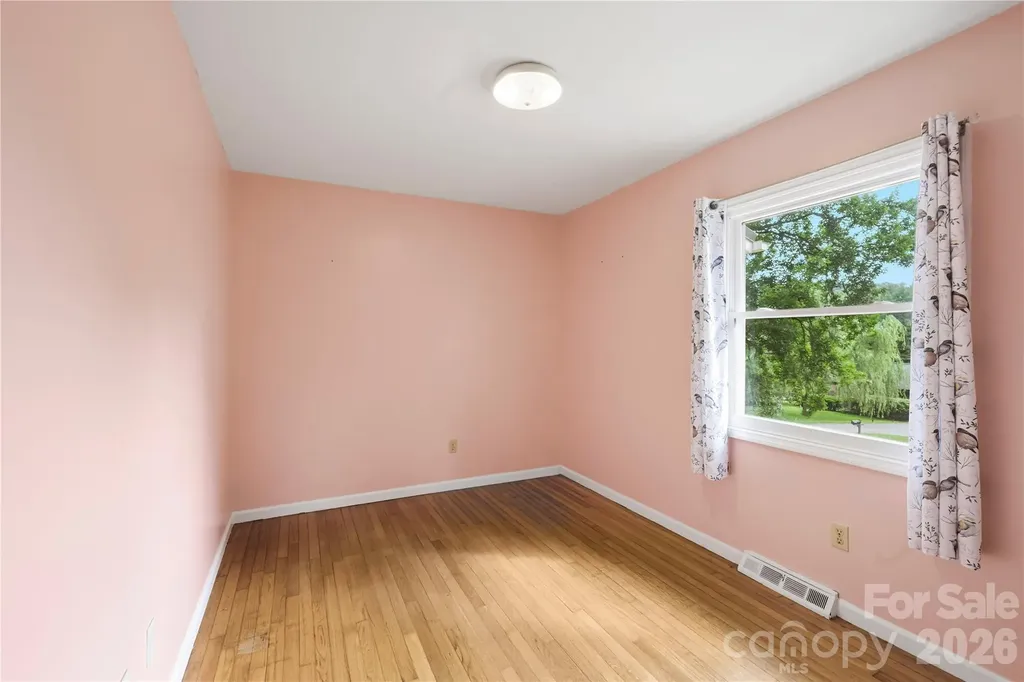 421 Comet Drive Hendersonville NC 28791