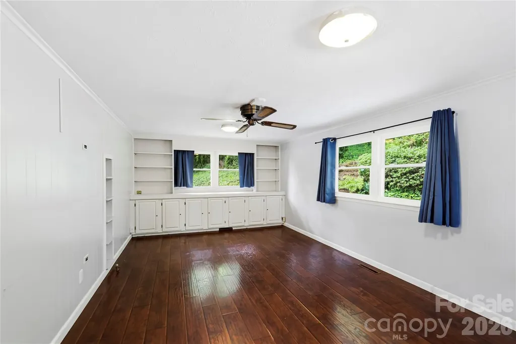 421 Comet Drive Hendersonville NC 28791