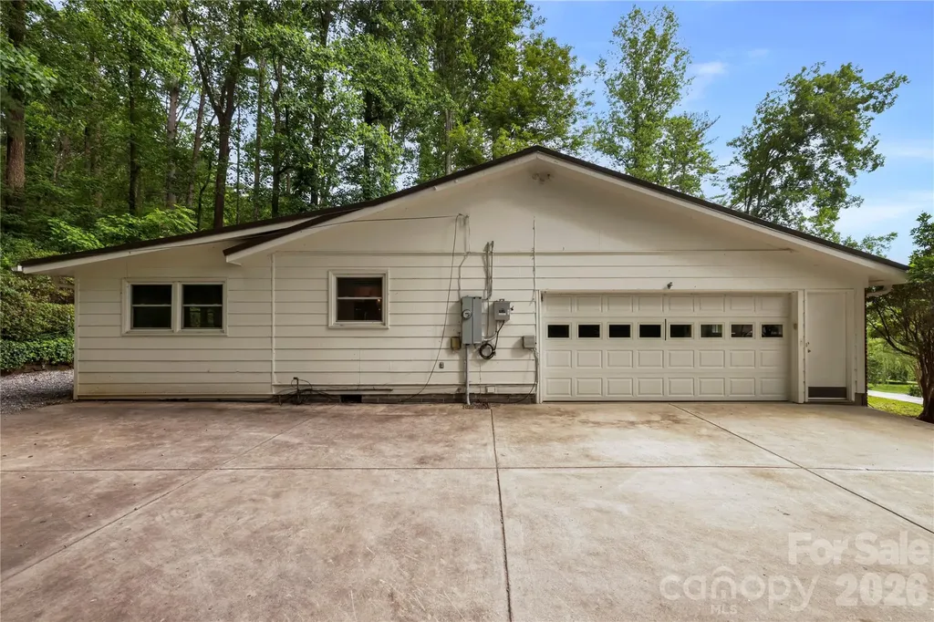421 Comet Drive Hendersonville NC 28791