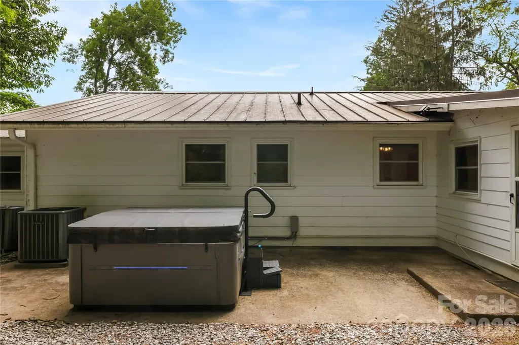 421 Comet Drive Hendersonville NC 28791