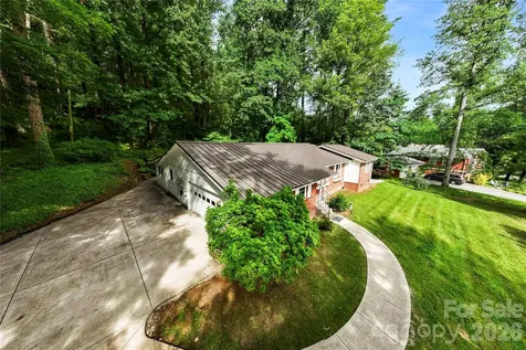 421 Comet Drive Hendersonville NC 28791