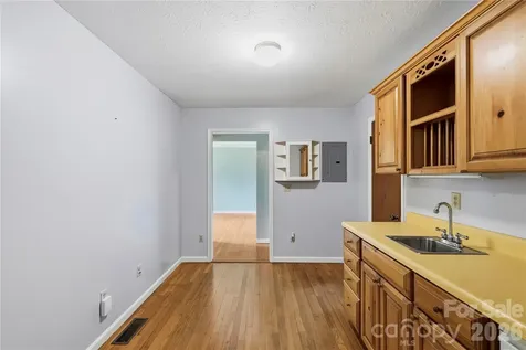 421 Comet Drive Hendersonville NC 28791