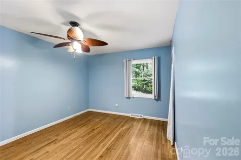 421 Comet Drive Hendersonville NC 28791