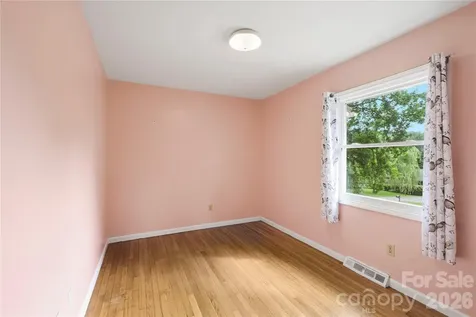 421 Comet Drive Hendersonville NC 28791