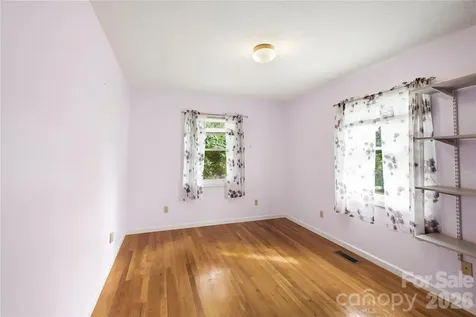 421 Comet Drive Hendersonville NC 28791