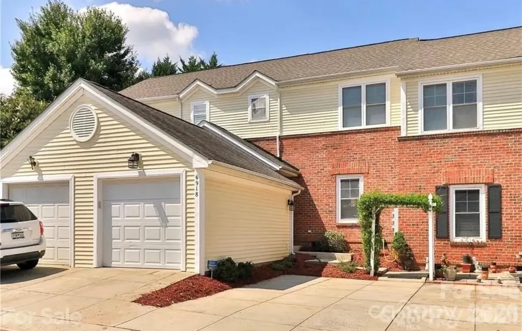 6918 Misty Pine Lane Charlotte NC 28217