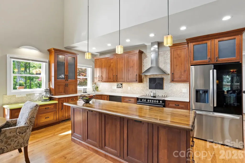426 Eagle Ridge Road Zirconia NC 28790