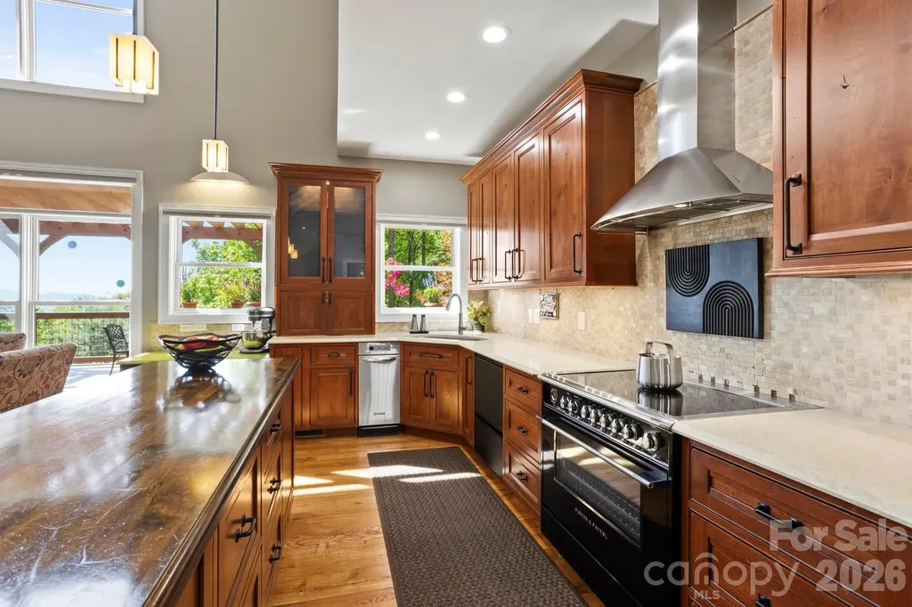 426 Eagle Ridge Road Zirconia NC 28790