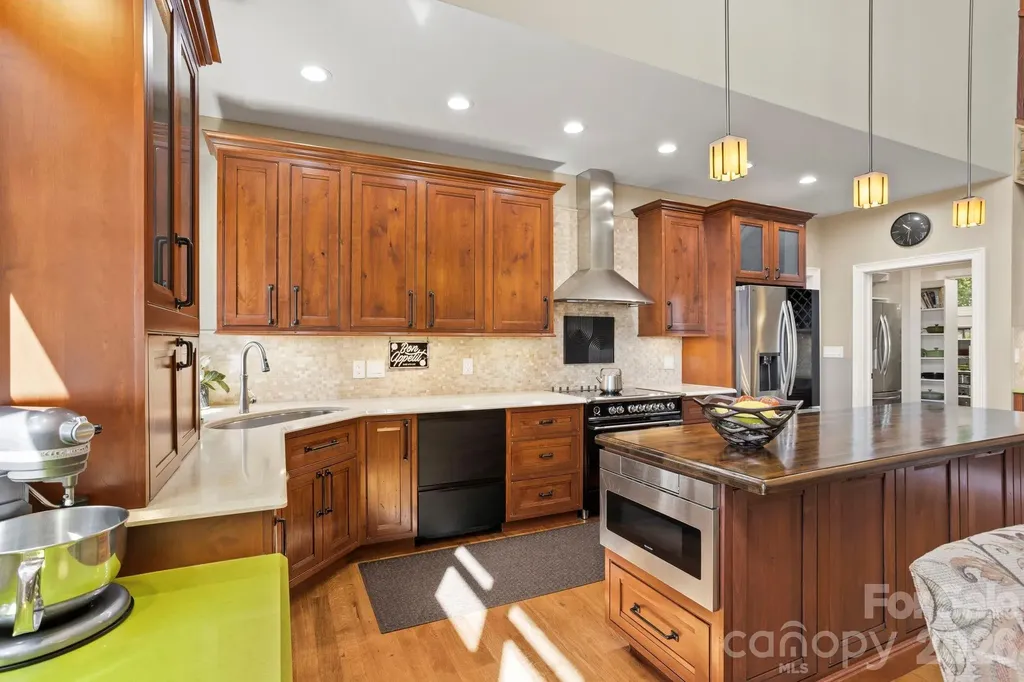 426 Eagle Ridge Road Zirconia NC 28790